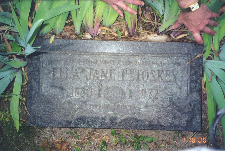 Picture of Ella Jane Petoskey's tombstone